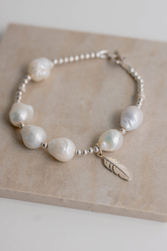 OnlyOne 3-1 Bracelet | Freshwater Pearls Silver Feather
