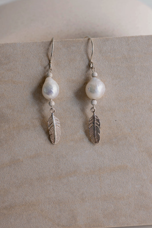 OnlyOne 3-3 Earrings | Freshwater Pearls Silver Feather