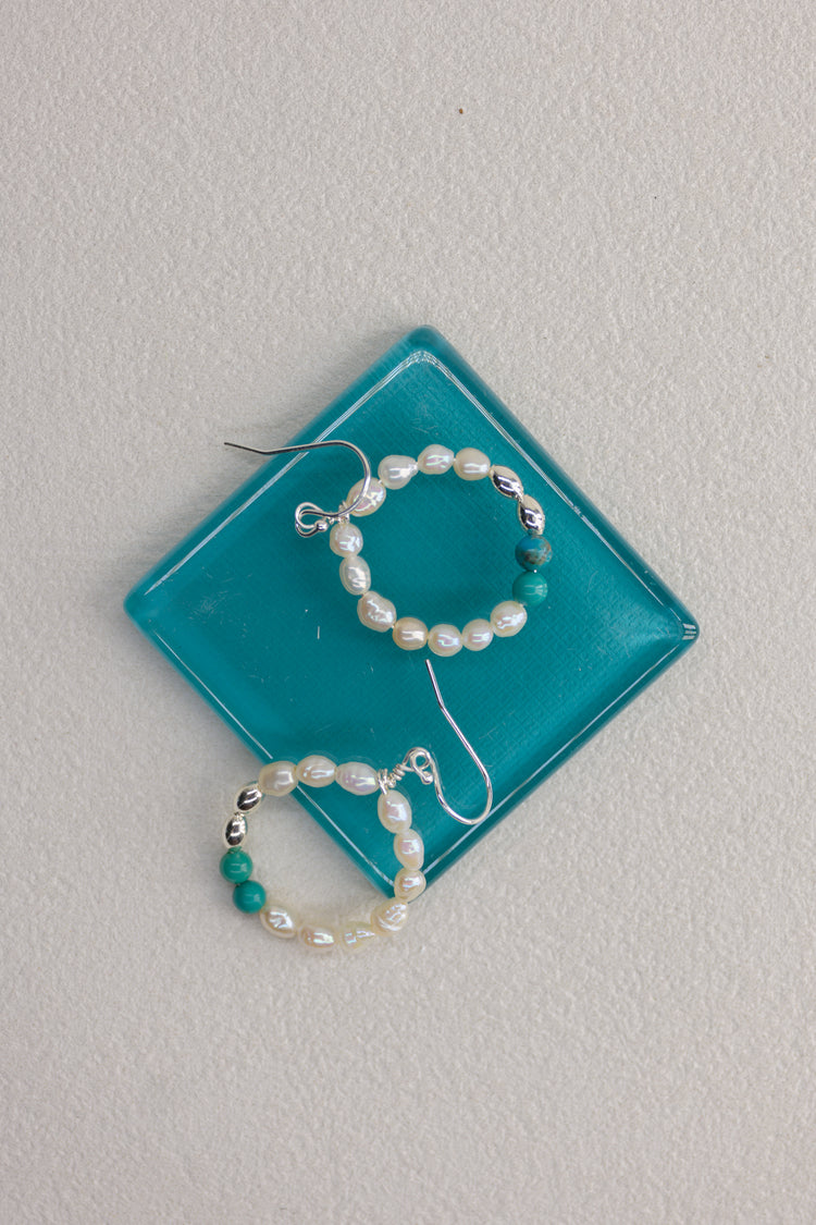 Moon Over Water Hoop Earrings | Hubei Turquoise (A) Freshwater Pearl