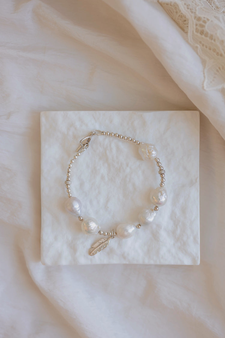 OnlyOne 3-1 Bracelet | Freshwater Pearls Silver Feather