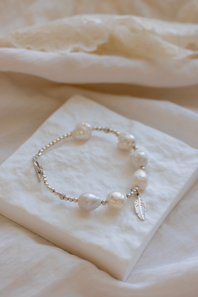 OnlyOne 3-1 Bracelet | Freshwater Pearls Silver Feather