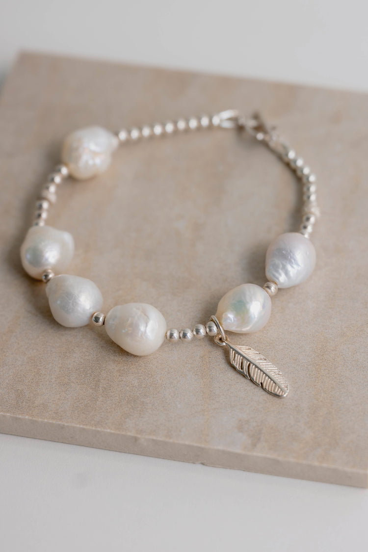 OnlyOne 3-1 Bracelet | Freshwater Pearls Silver Feather