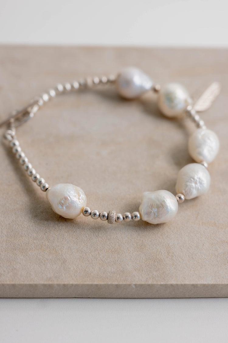OnlyOne 3-1 Bracelet | Freshwater Pearls Silver Feather