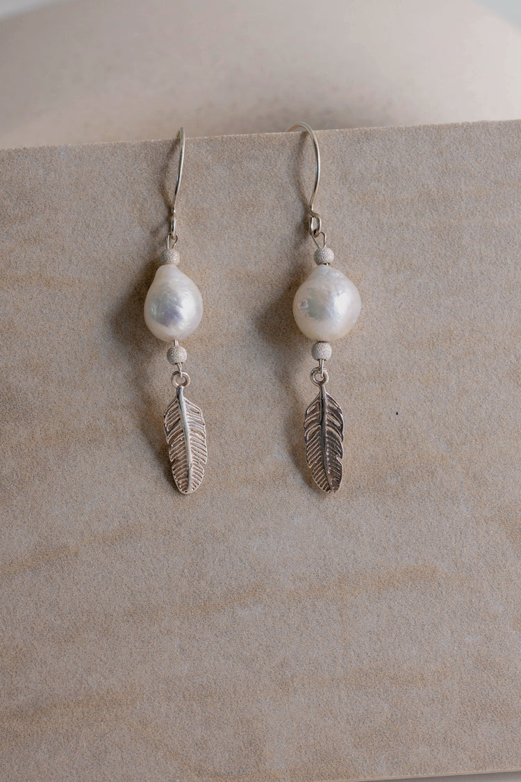 OnlyOne 3-3 Earrings | Freshwater Pearls Silver Feather