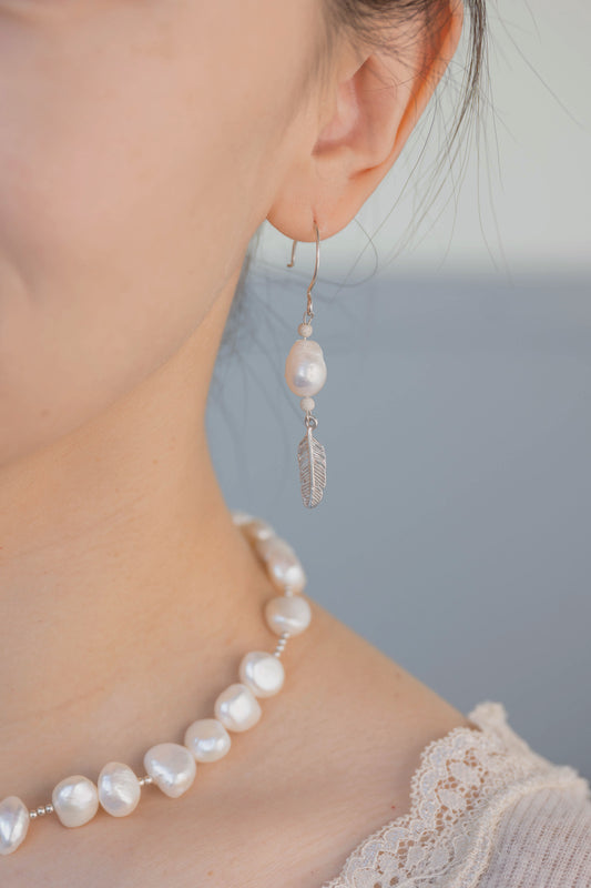 OnlyOne 3-3 Earrings | Freshwater Pearls Silver Feather