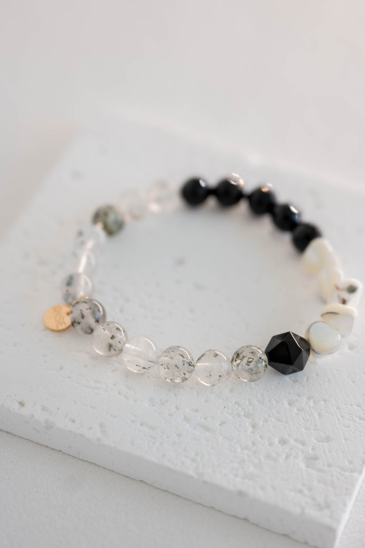 Shadow Balance Bracelet | Kiwi Quartz White Trochus Shell Black Onyx