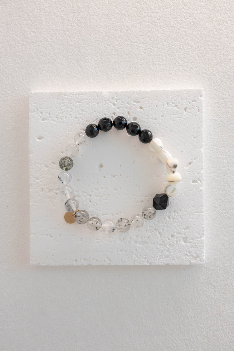 Shadow Balance Bracelet | Kiwi Quartz White Trochus Shell Black Onyx