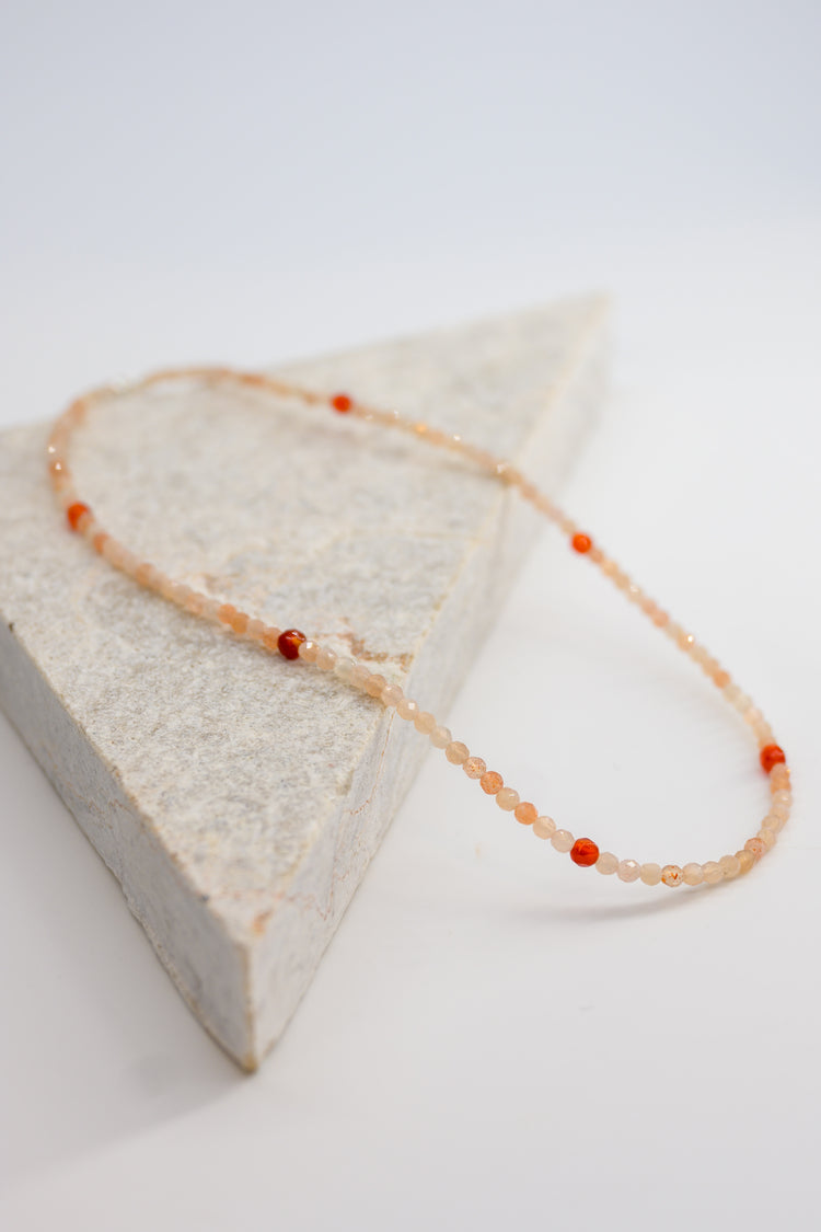 Basic1.0 | Peach Moonstone Necklace